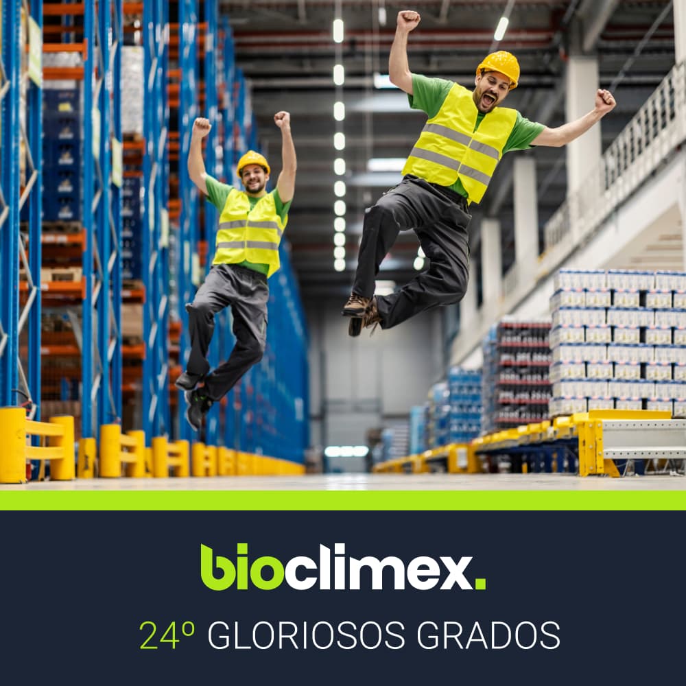 Profesional equipado para tareas de mantenimiento y climatización industrial con Bioclimex
